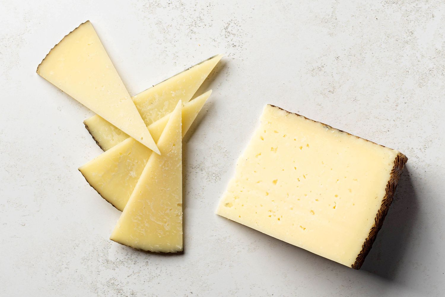 Wines to Pair with Manchego Cheese