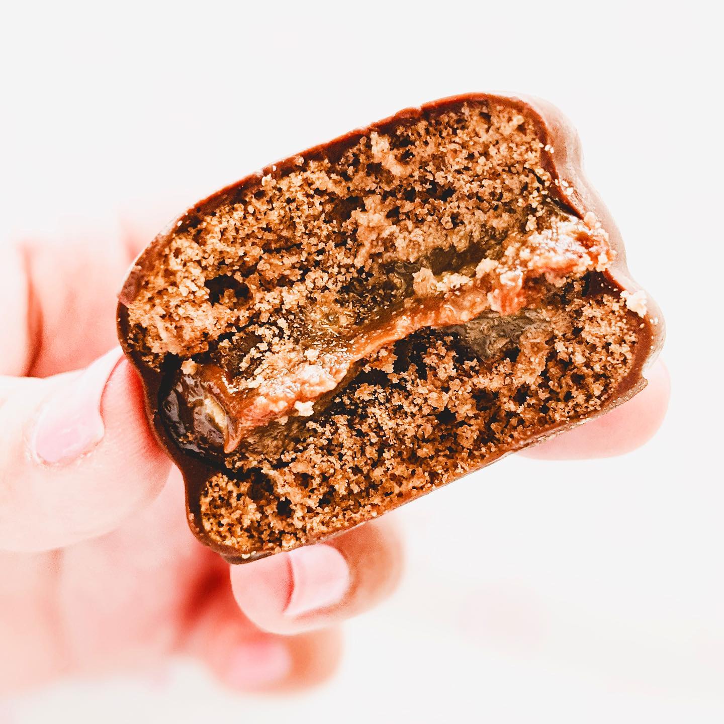 Gorditas Patisserie Handmade Chocolate Alfajores 190g - The Nude Wine Co